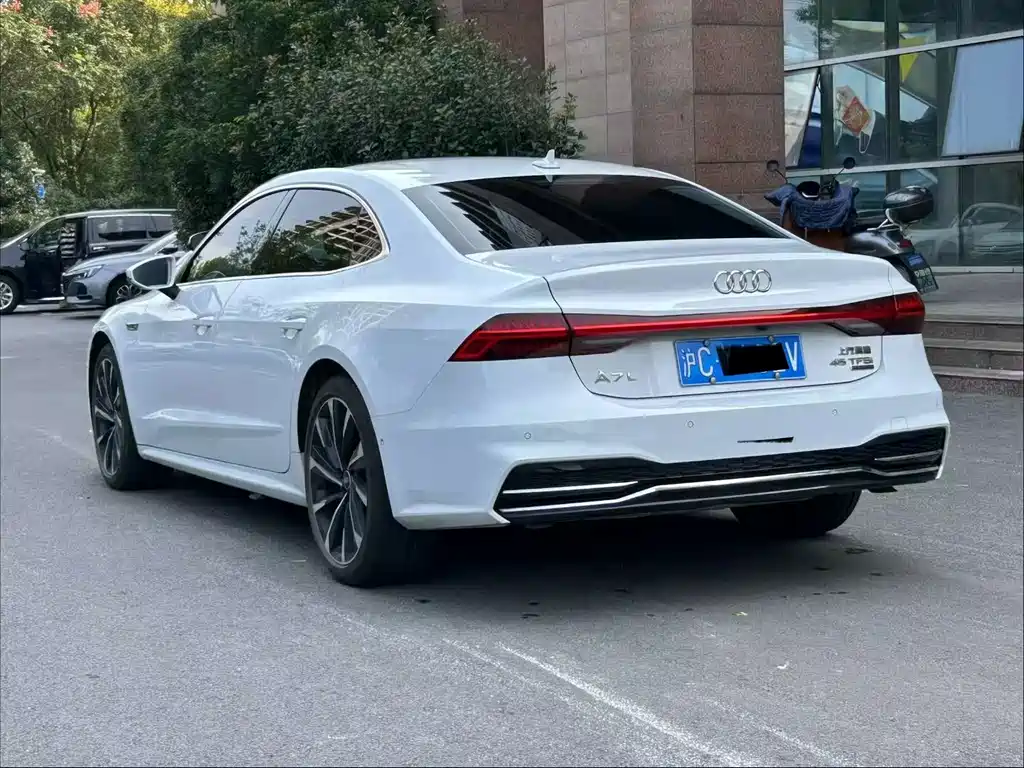 Audi A7L — фото 7