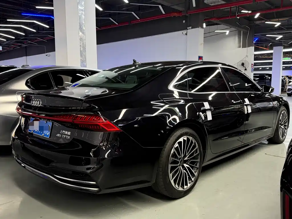 Audi A7L — фото 11