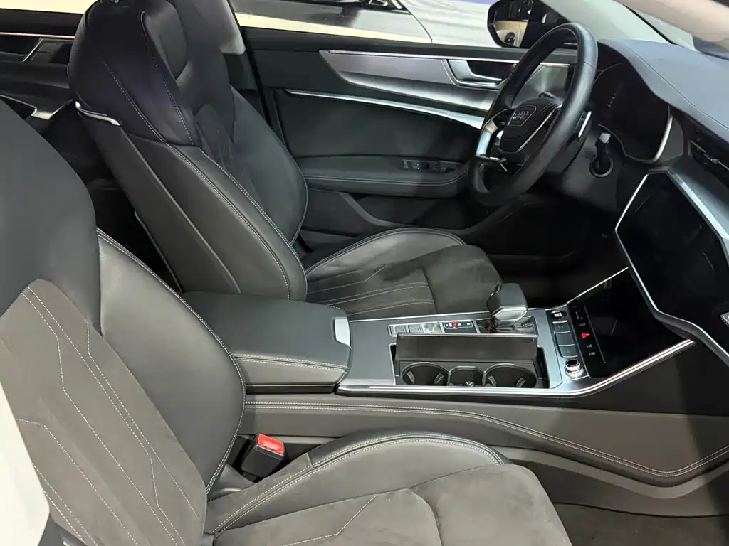 Audi A7L — фото 14
