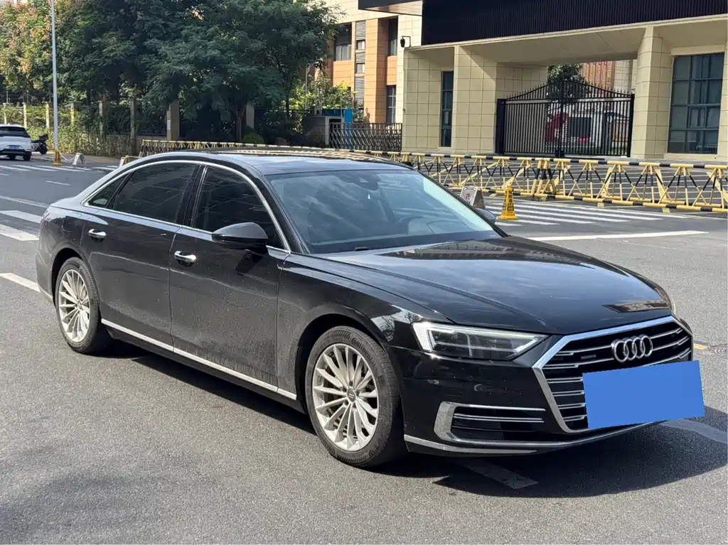 Audi A8 — фото 3
