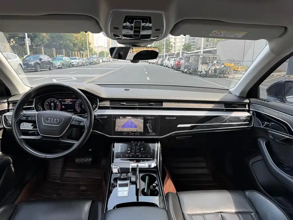 Audi A8 — фото 5