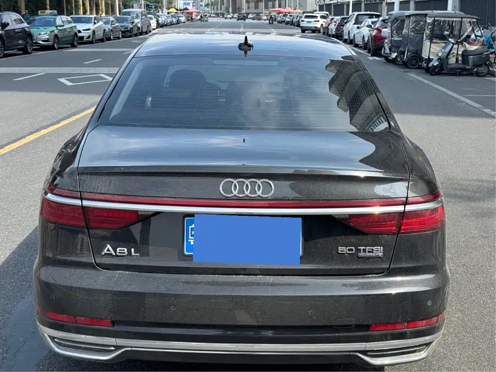 Audi A8 — фото 8