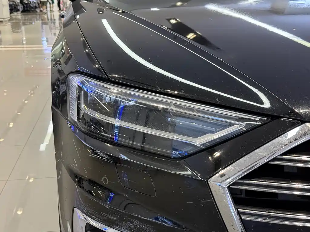 Audi A8 — фото 3
