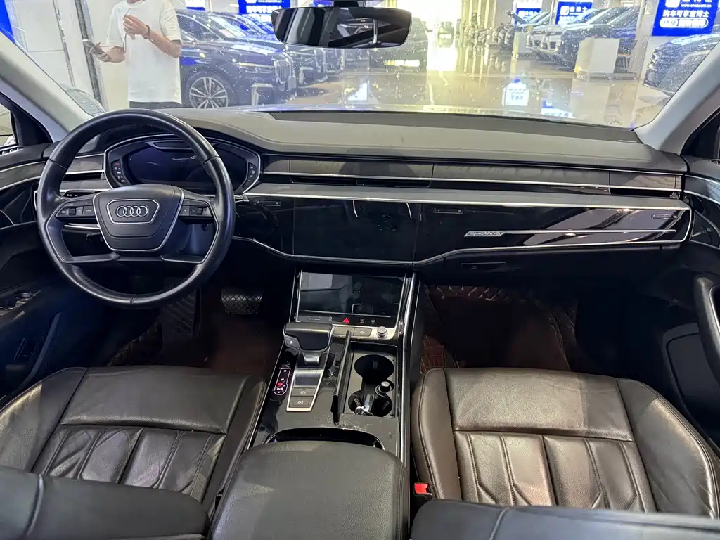 Audi A8 — фото 5