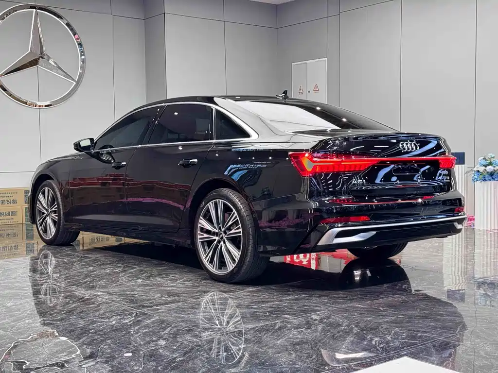 Audi A6L — фото 9