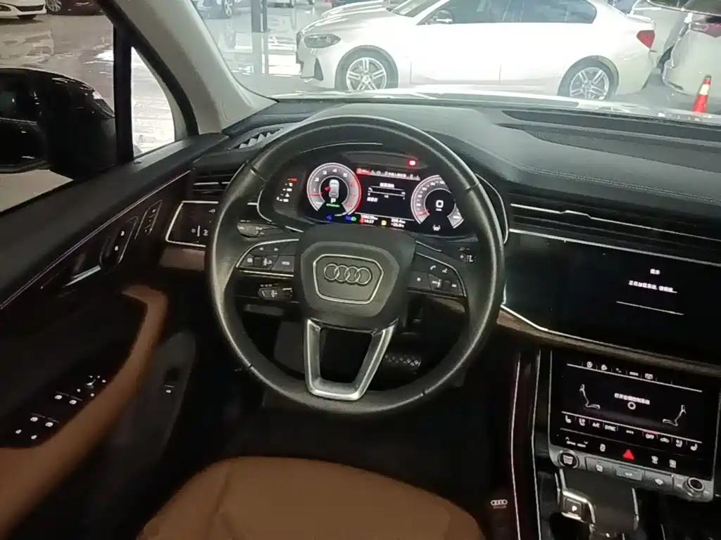 Audi Q7 — фото 11