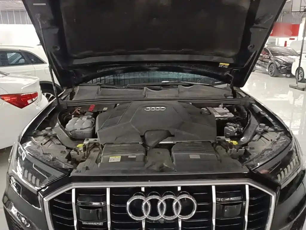 Audi Q7 — фото 20