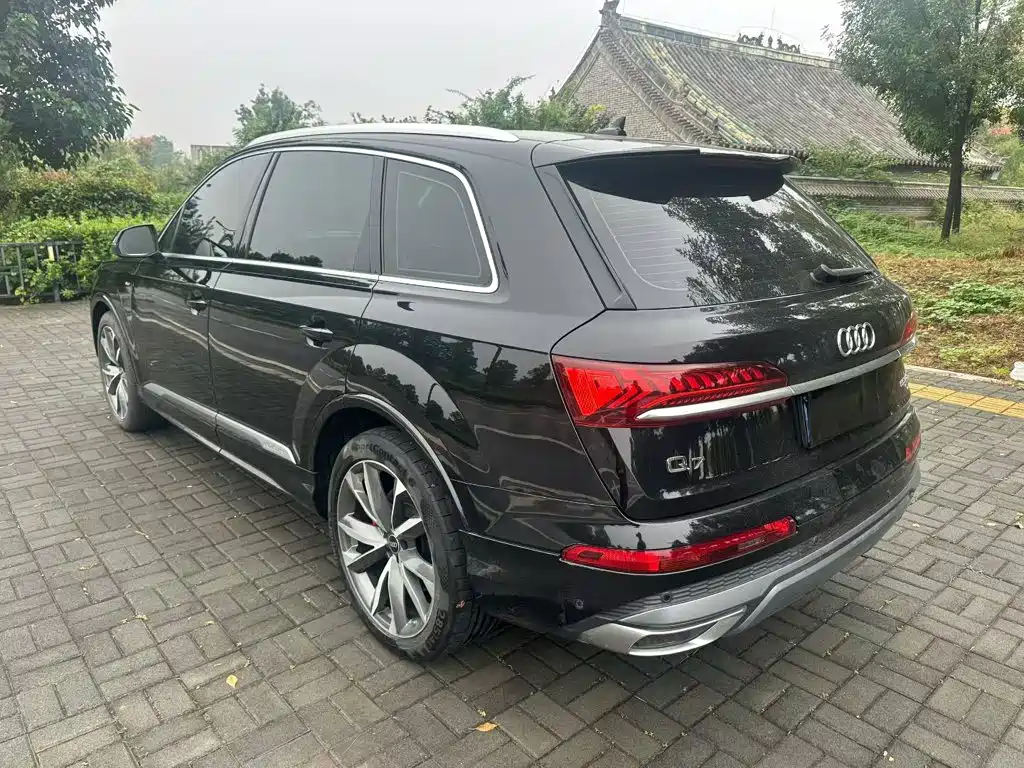 Audi Q7 — фото 5