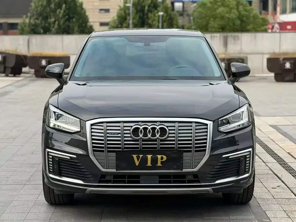 Audi Q2L e-tron — фото 2