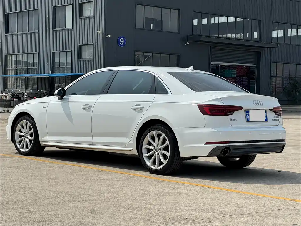 Audi A4L — фото 4