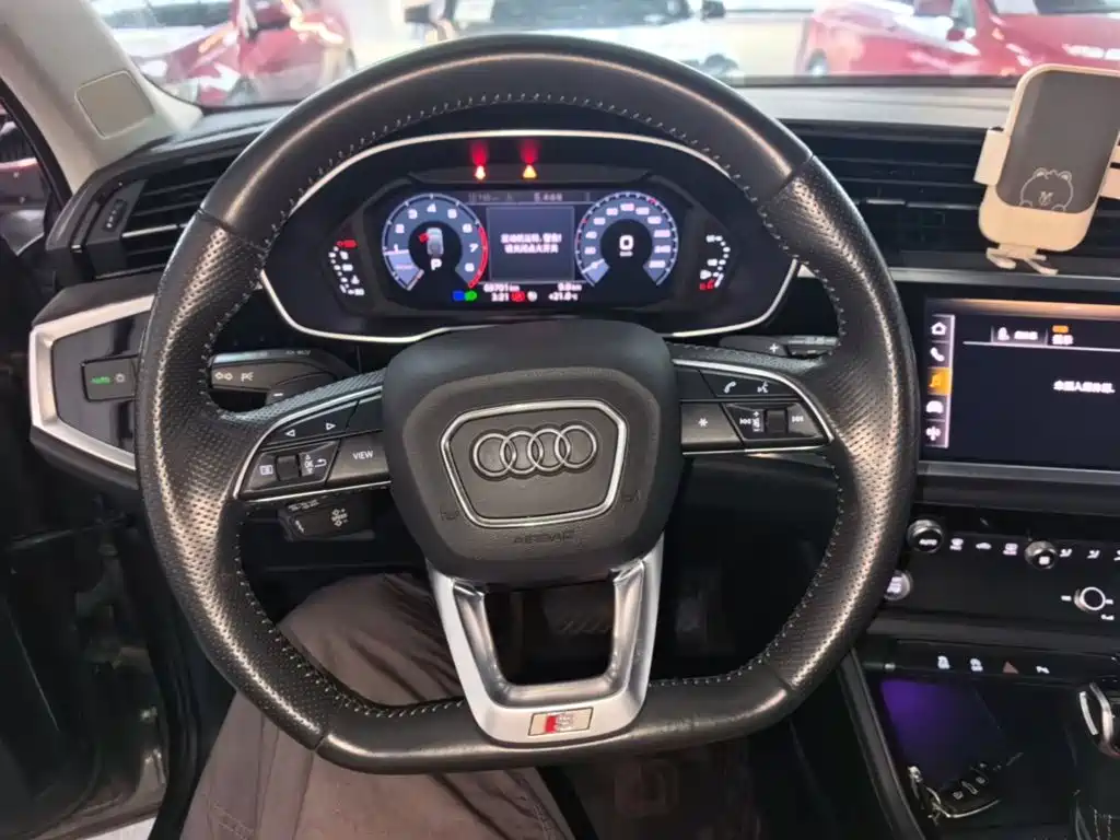 Audi Q3 Sportback — фото 11