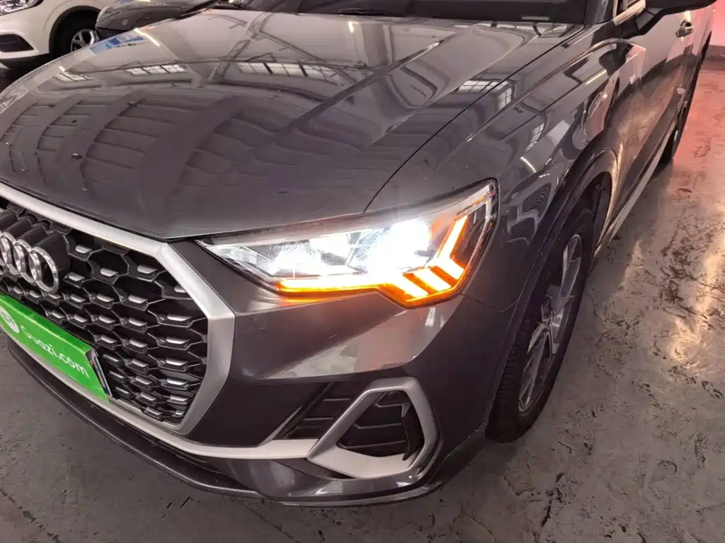 Audi Q3 Sportback — фото 24