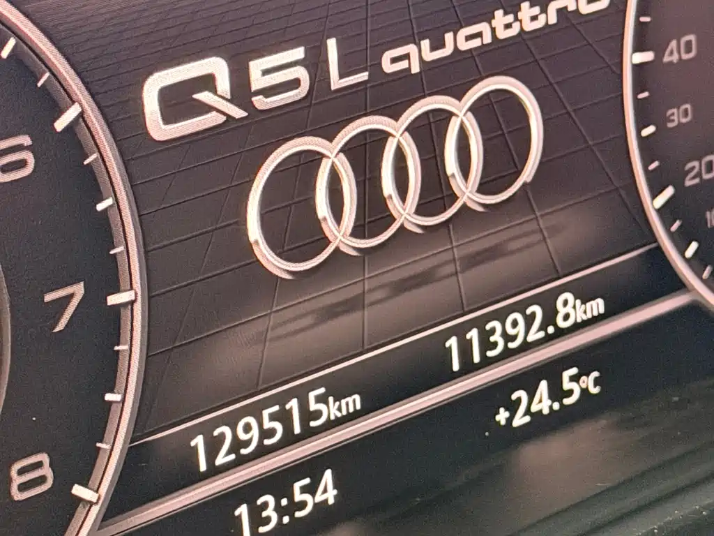 Audi Q5L — фото 10