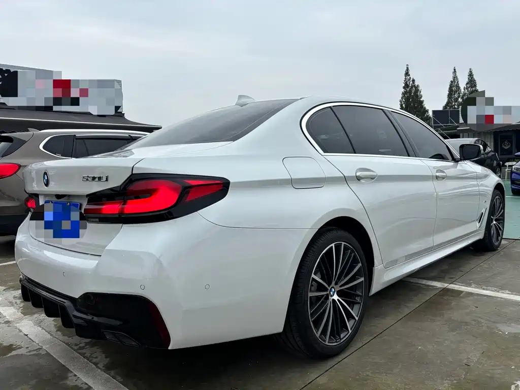 BMW 5 Series — фото 13