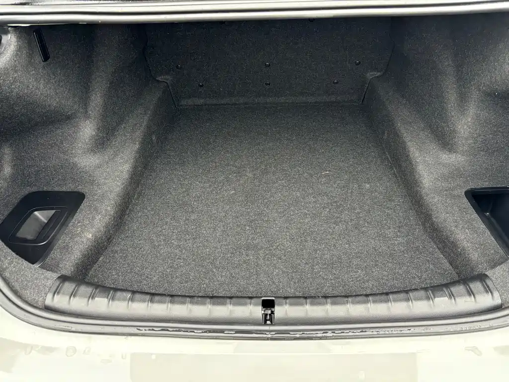 BMW 5 Series — фото 10