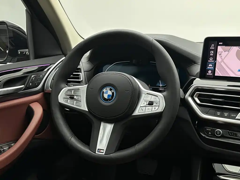 BMW iX3 — фото 23