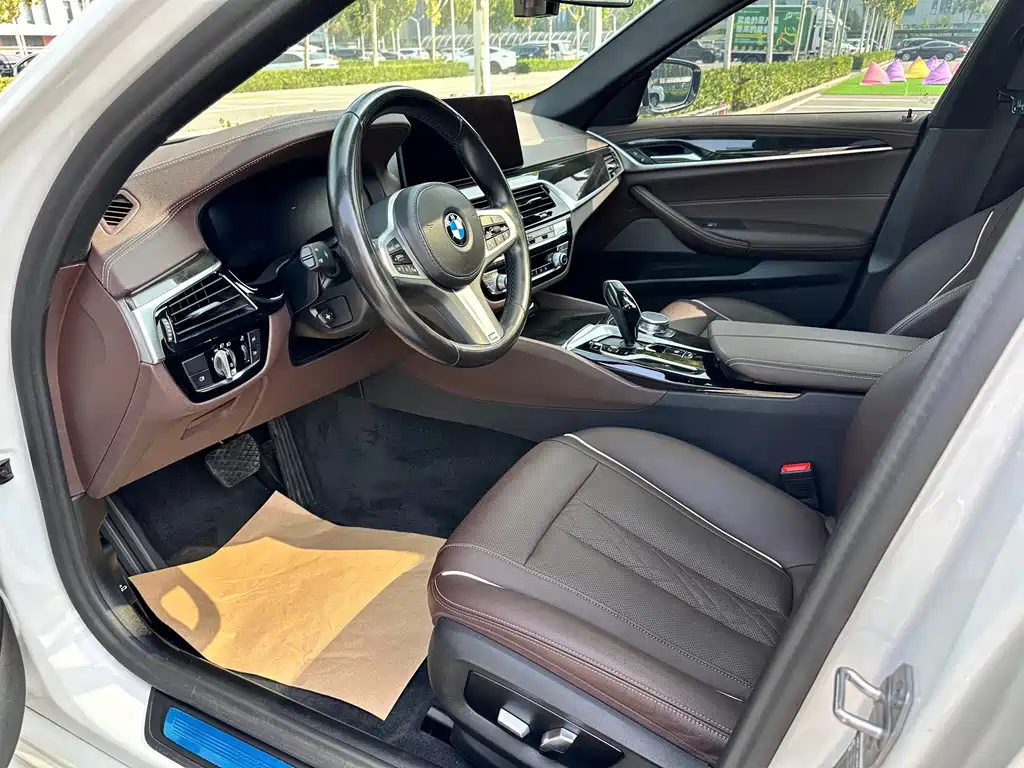 BMW 5 Series — фото 11