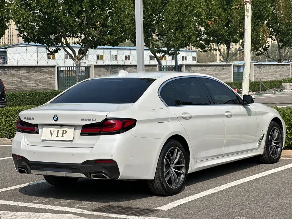 BMW 5 Series — фото 5