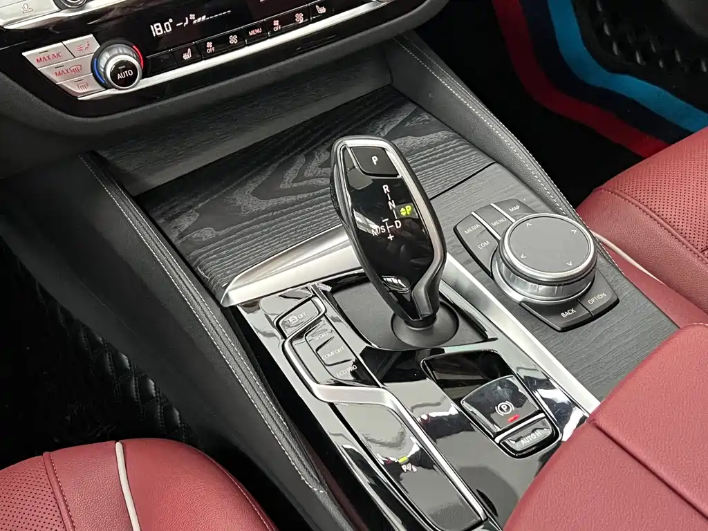 BMW 5 Series — фото 17
