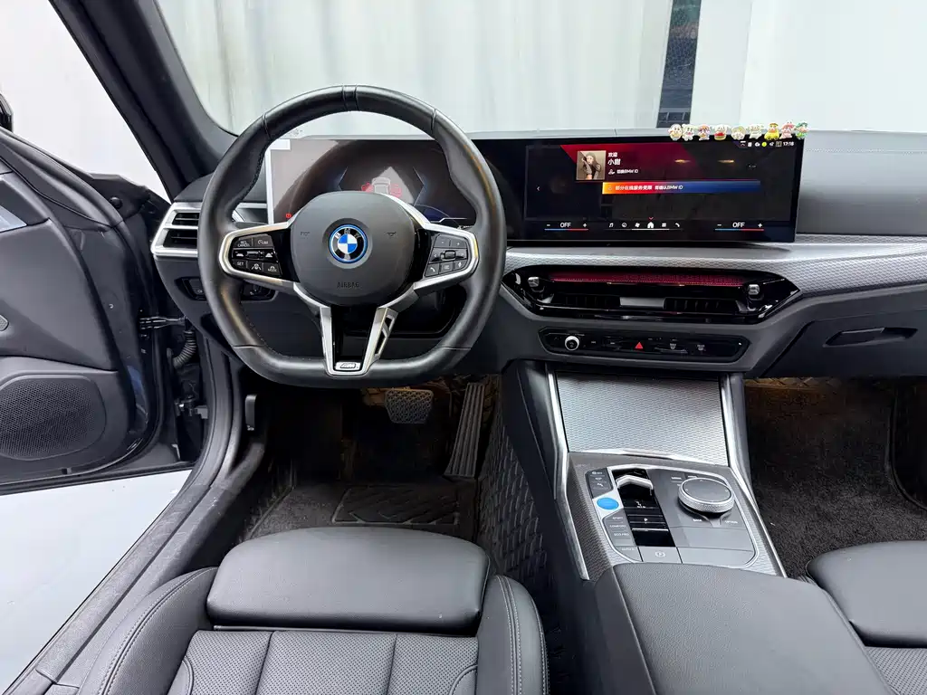 BMW i4 — фото 9