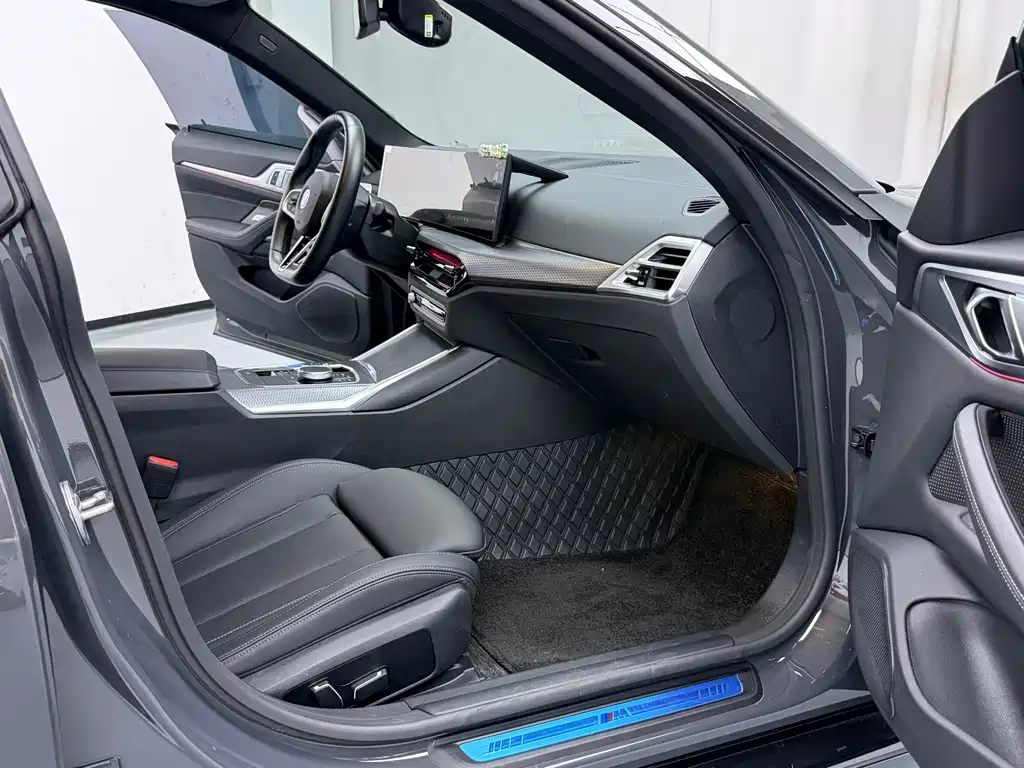 BMW i4 — фото 10