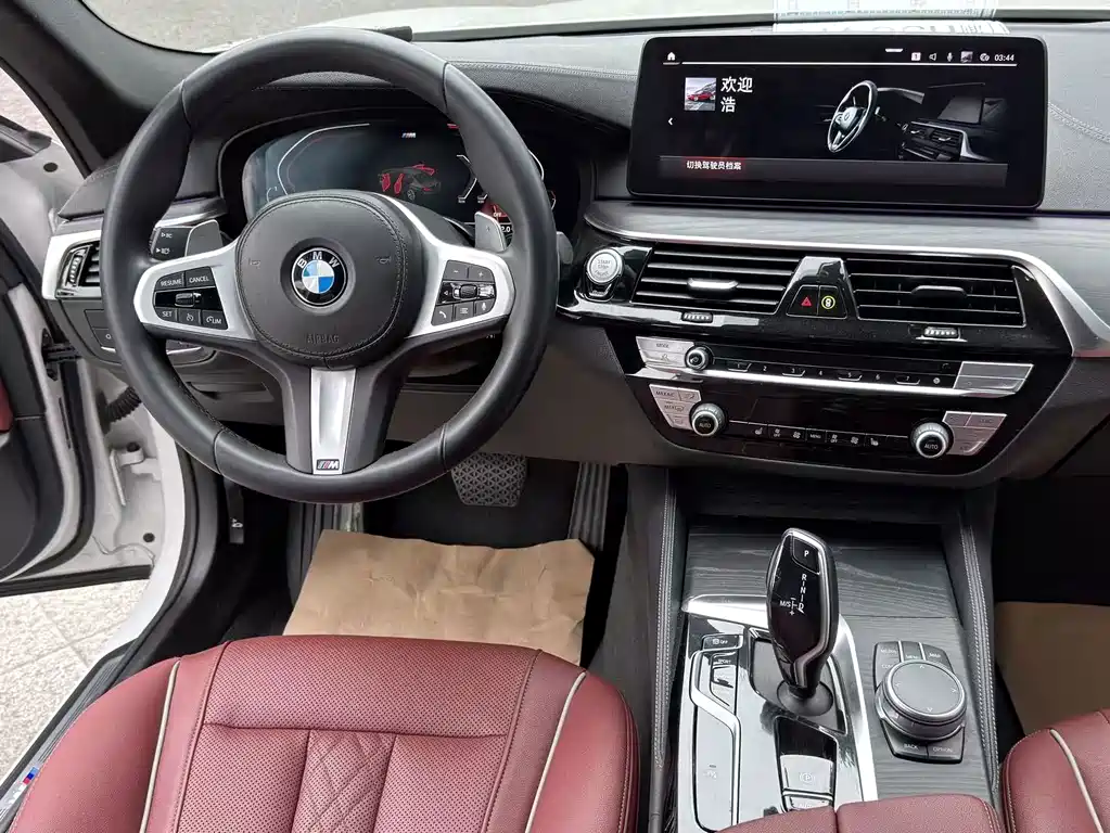 BMW 5 Series — фото 11