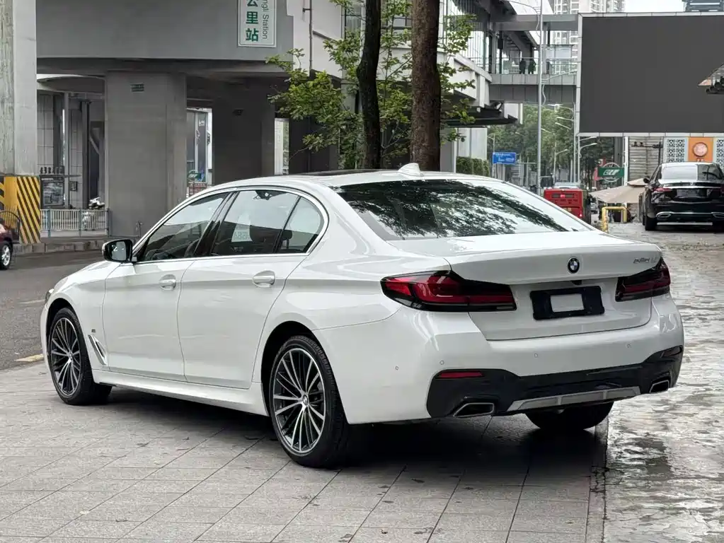 BMW 5 Series — фото 6
