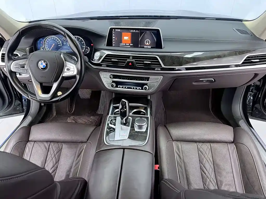 BMW 7 Series — фото 9