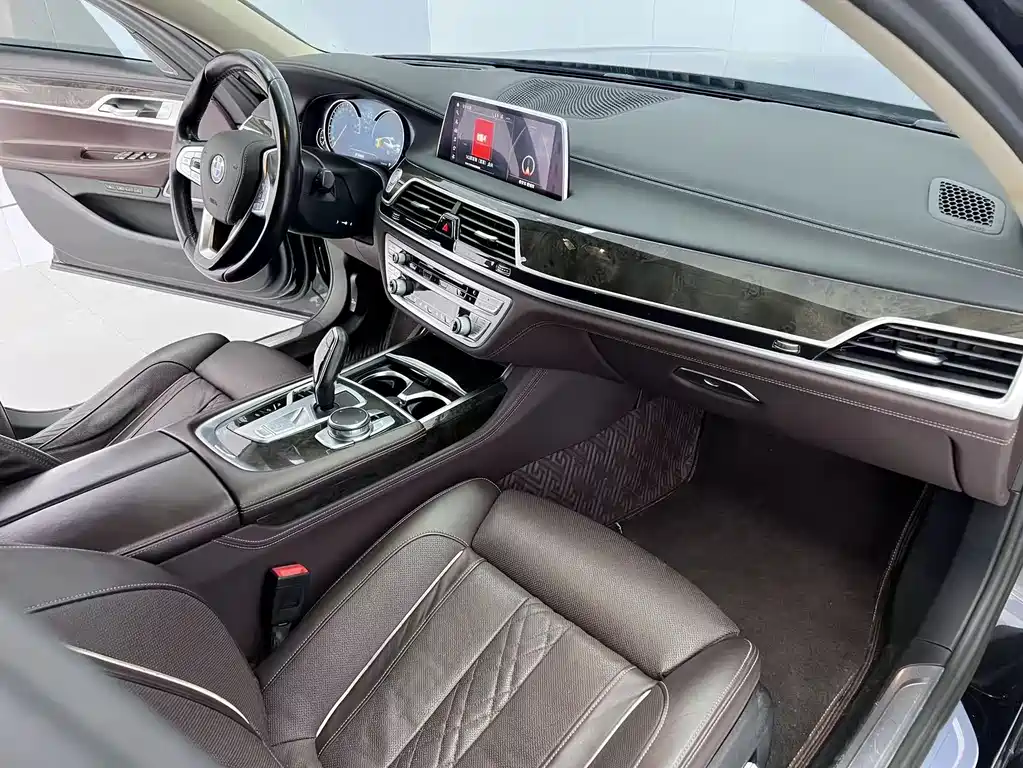 BMW 7 Series — фото 10