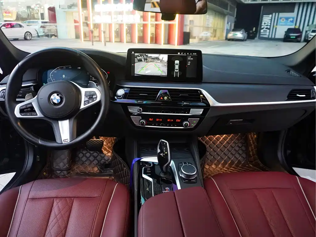 BMW 5 Series — фото 14