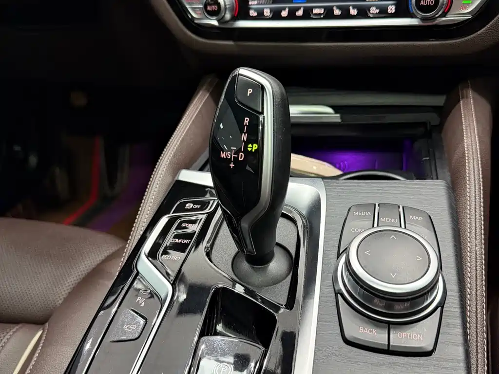 BMW 5 Series — фото 15