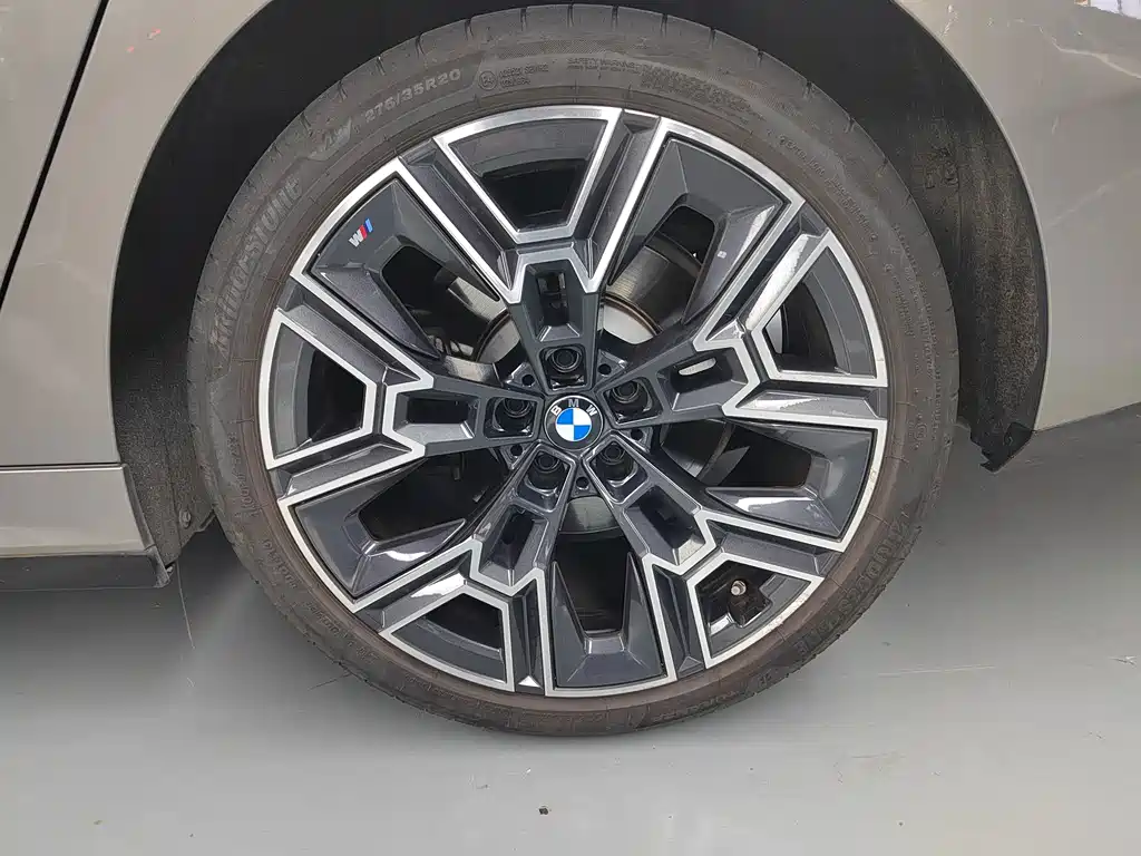 BMW 5 Series — фото 13