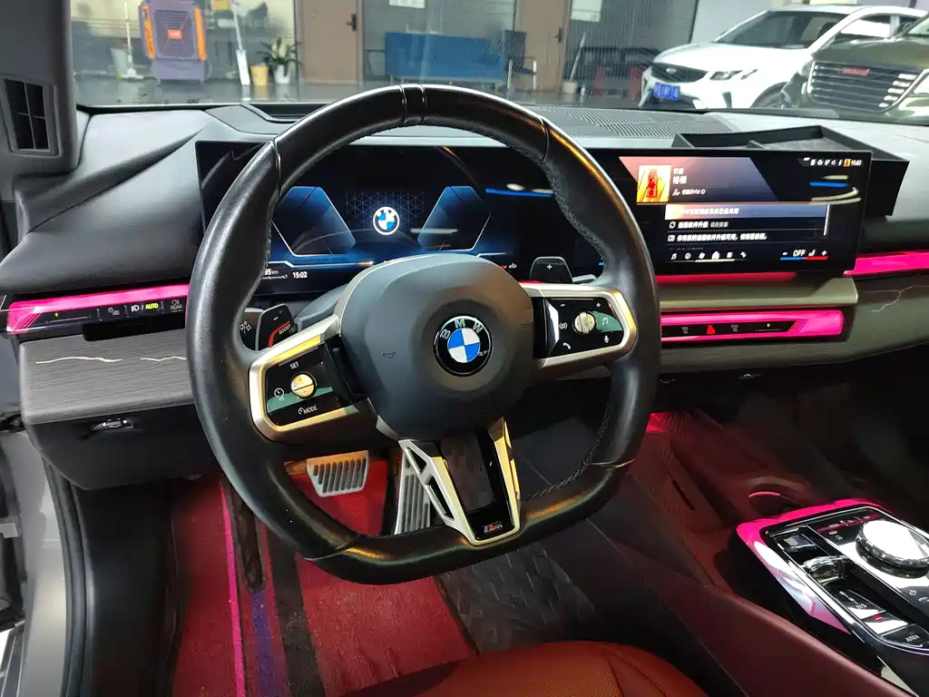 BMW 5 Series — фото 14