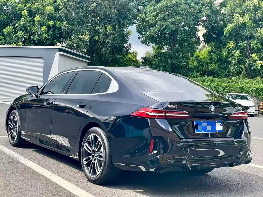 BMW 5 Series — фото 4