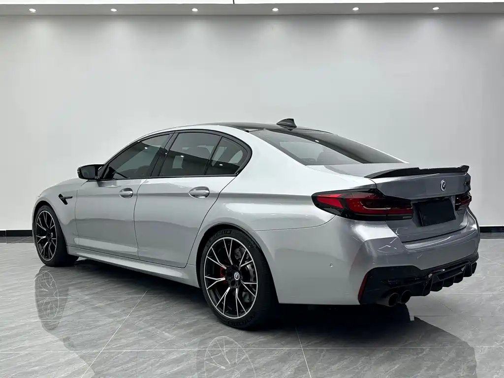 BMW M5 — фото 4