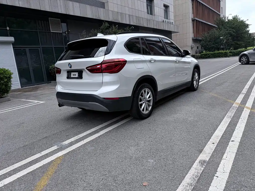 BMW X1 — фото 9
