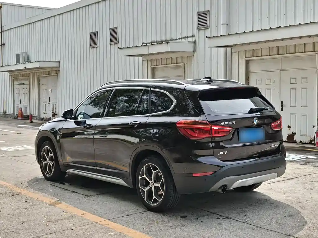 BMW X1 — фото 11