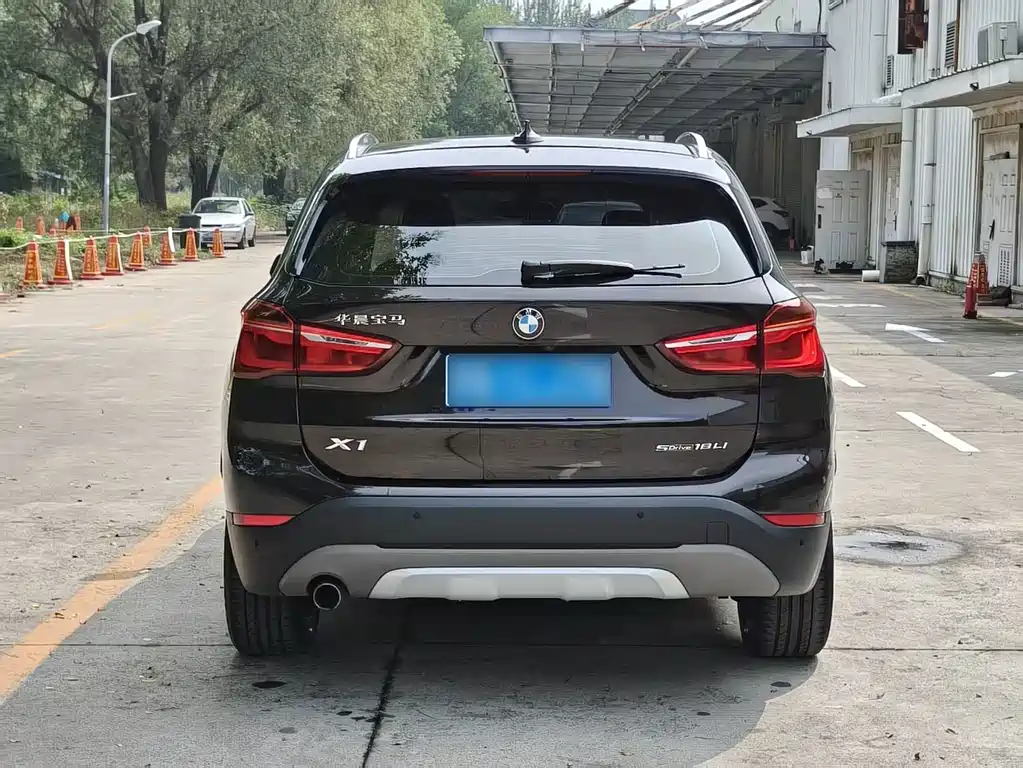 BMW X1 — фото 10