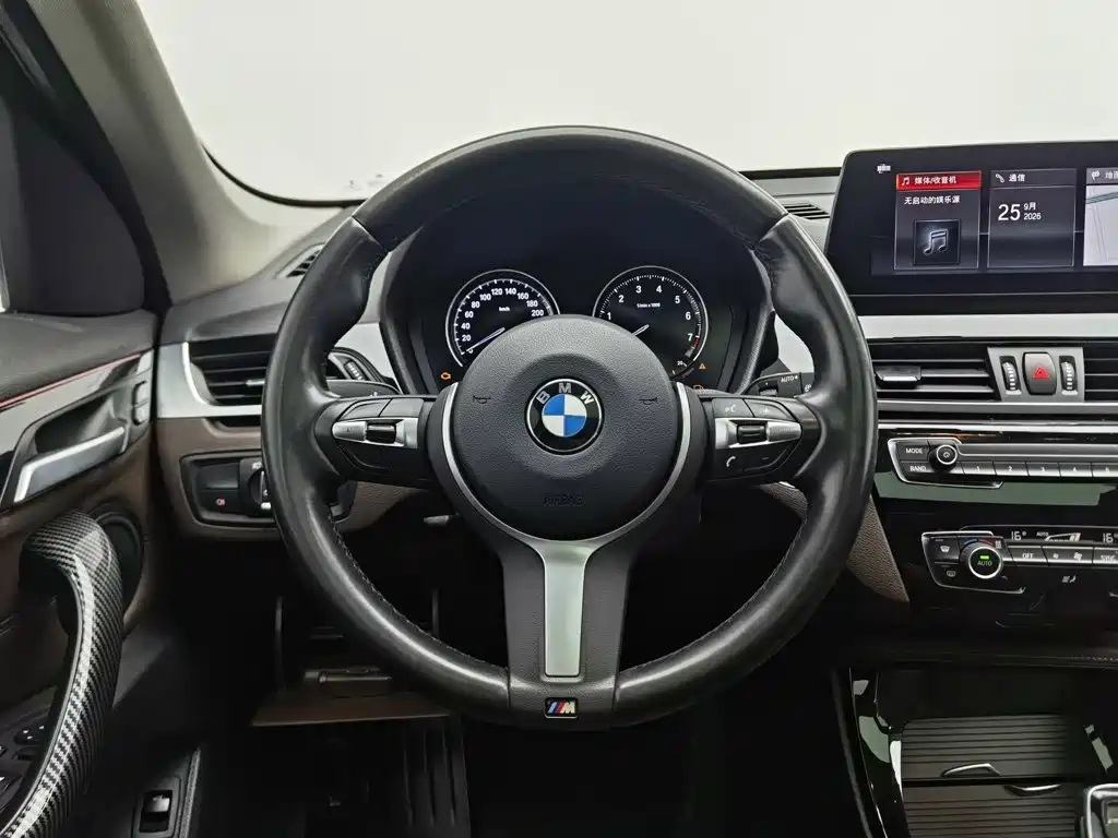 BMW X1 — фото 11