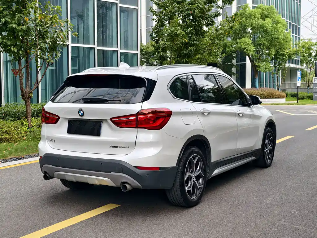 BMW X1 — фото 8