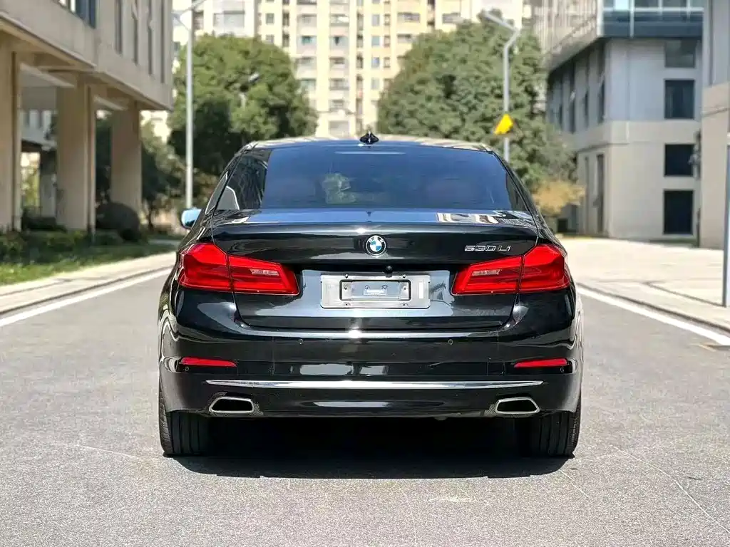 BMW 5 Series — фото 6