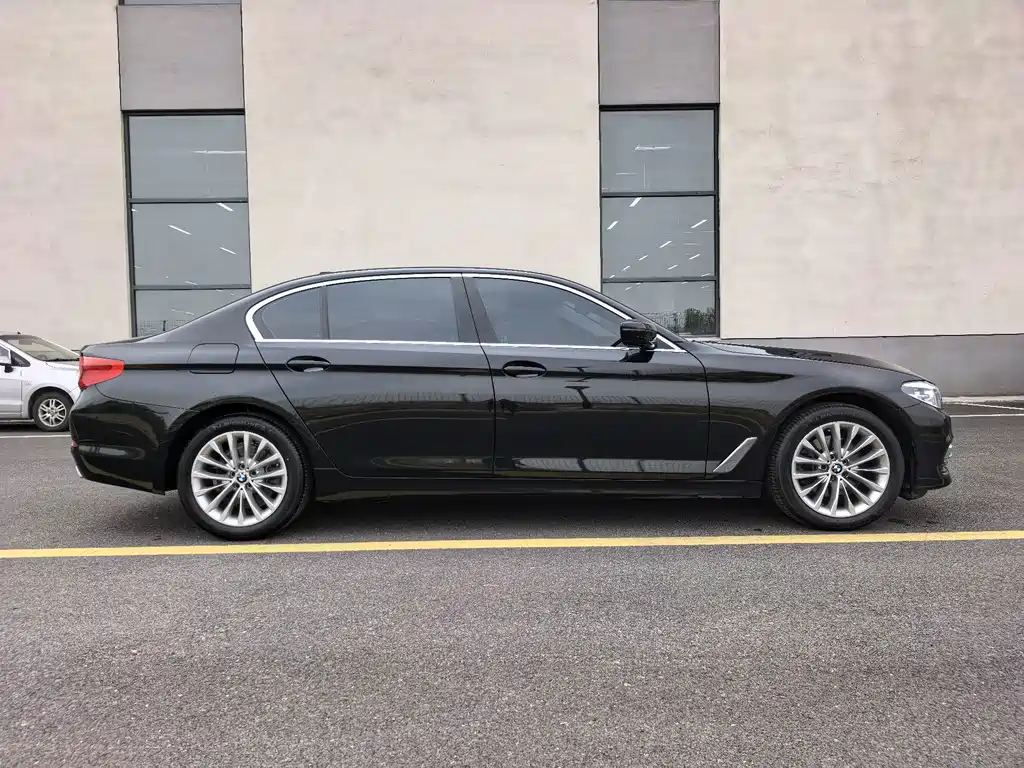 BMW 5 Series — фото 4