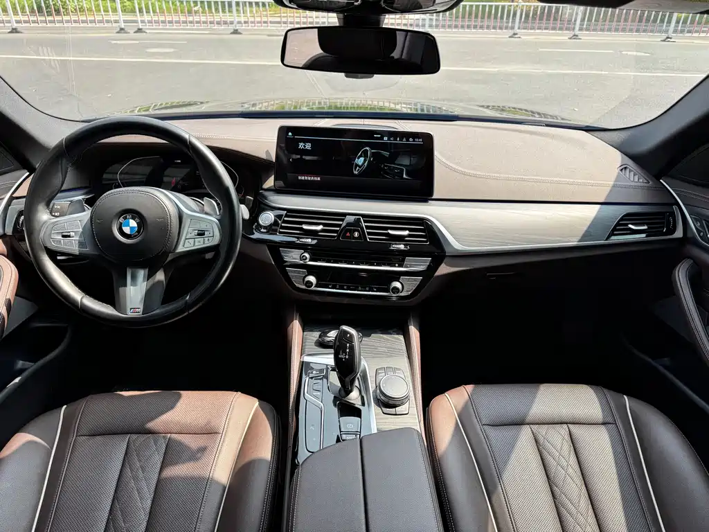 BMW 5 Series — фото 10