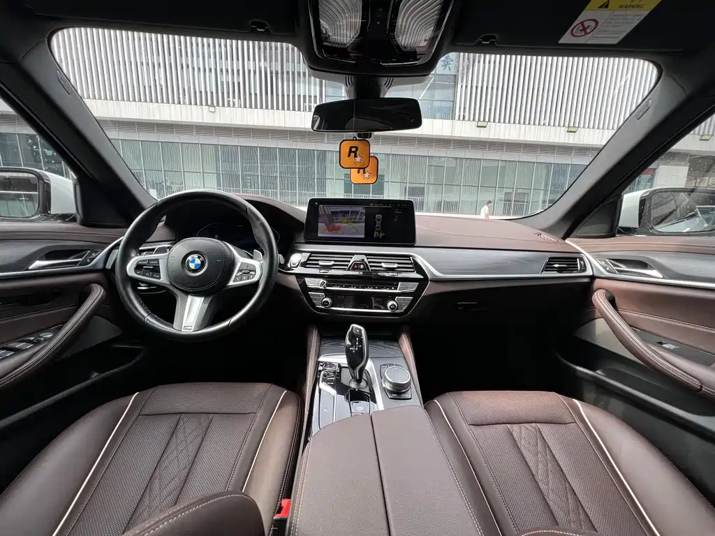 BMW 5 Series — фото 17