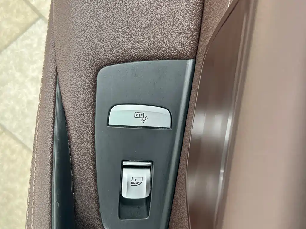 BMW 5 Series — фото 18
