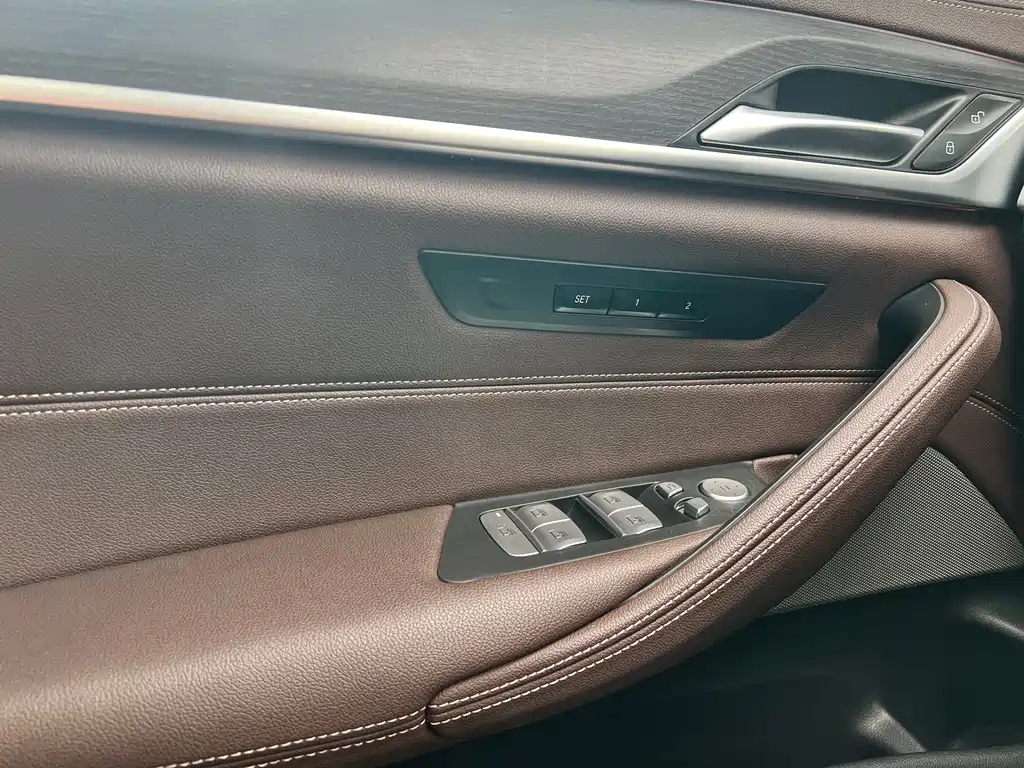 BMW 5 Series — фото 22