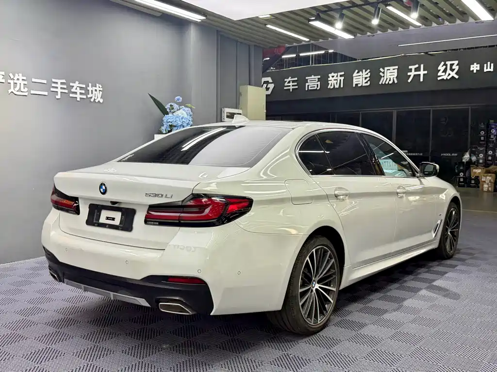 BMW 5 Series — фото 14