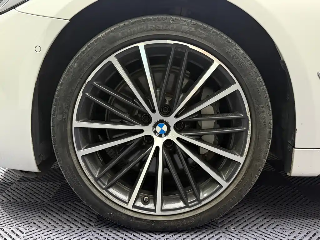 BMW 5 Series — фото 5
