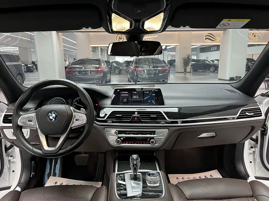 BMW 7 Series — фото 10