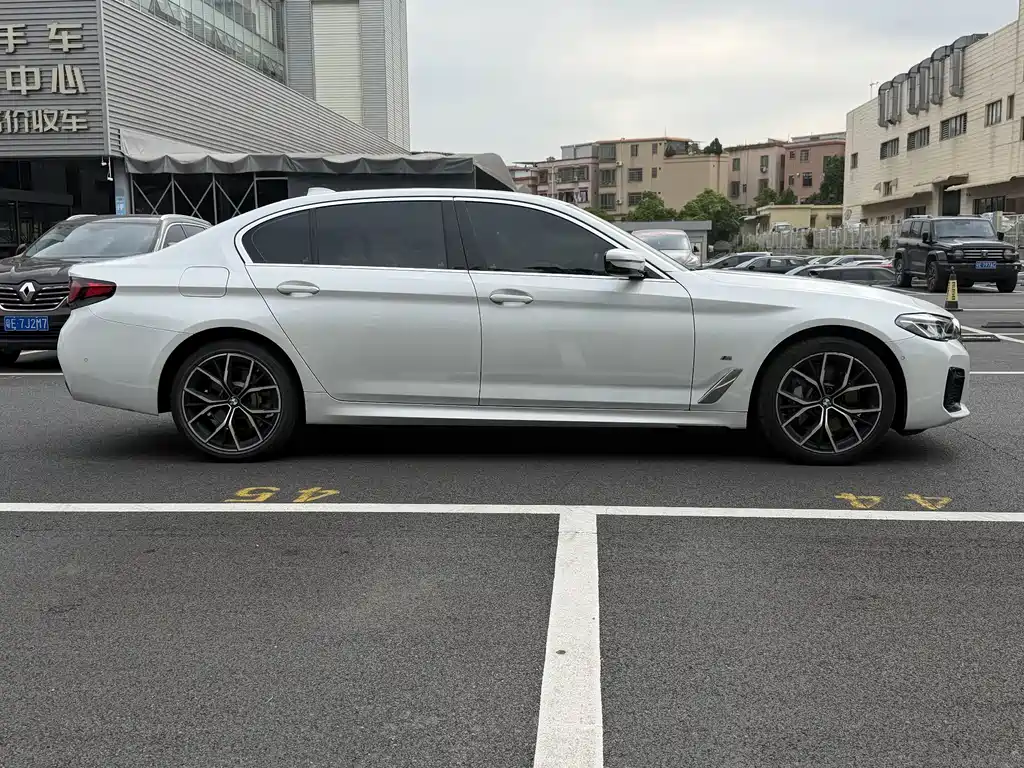BMW 5 Series — фото 4